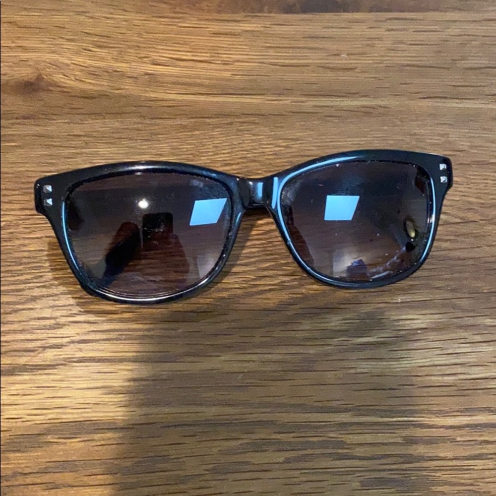 Valentino way farer style sunglasses rock stud EUC